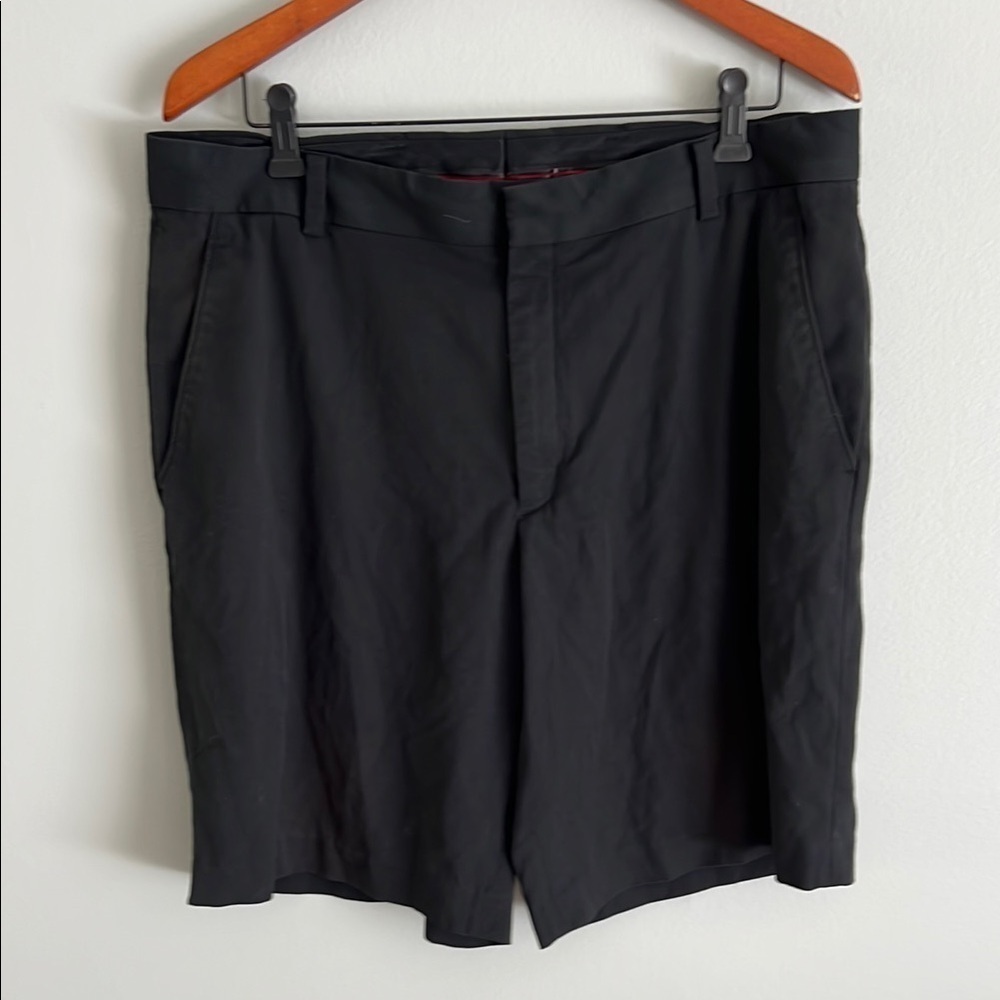 NIKE TIGER WOODS COLLECTION GOLF SHORTS IN BLACK SIZE 36 Waist